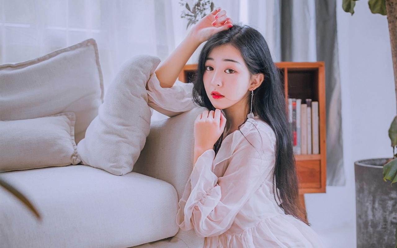 王毅会见塔吉克斯坦外长穆赫里丁